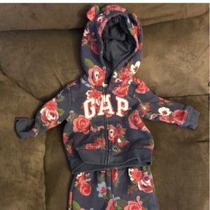 6-12 month gap jogging outfit